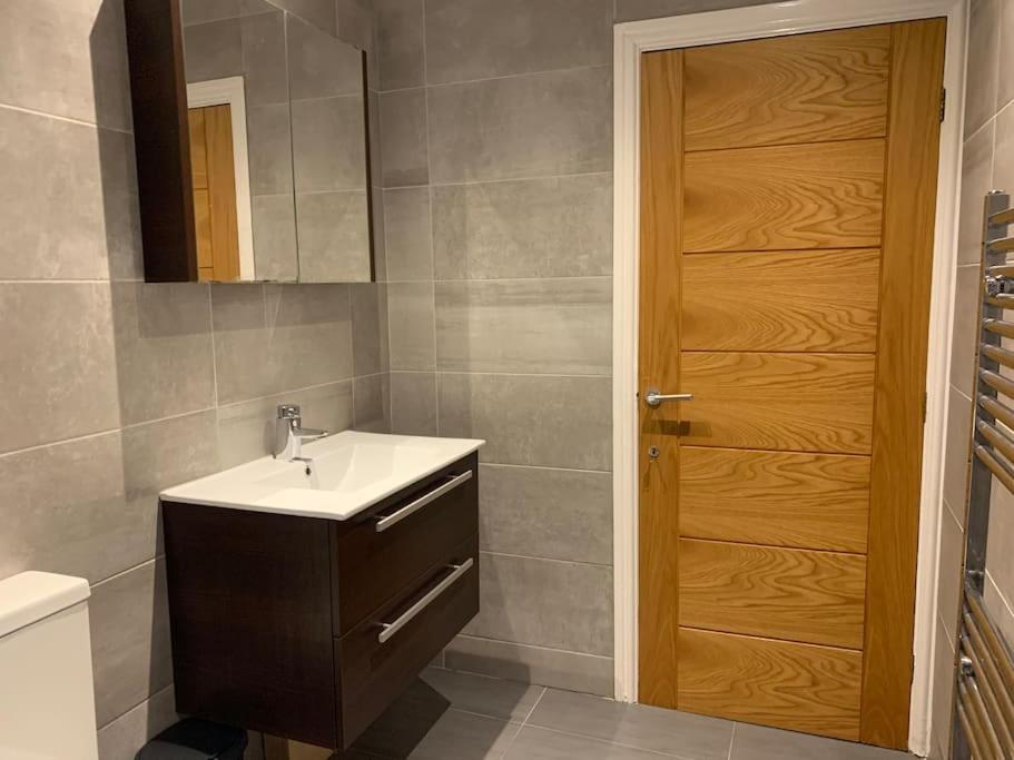 Fantastic Large 2 X Bedroom Flat, Free Parking Sale Exteriör bild