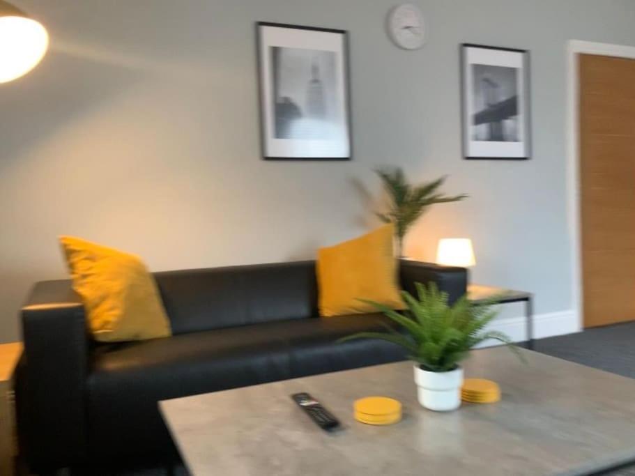 Fantastic Large 2 X Bedroom Flat, Free Parking Sale Exteriör bild